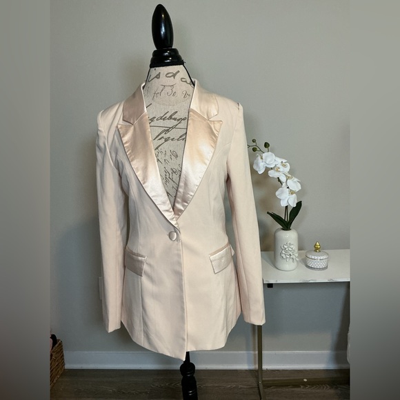 Elegant Cream Blazer for Women - Picture 1 of 6